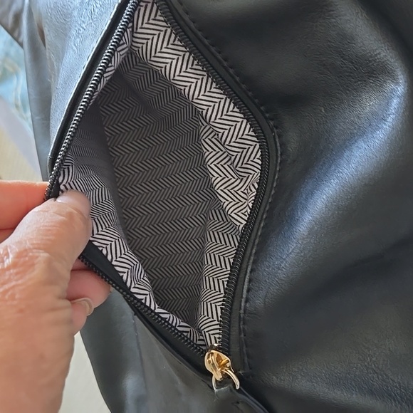 Black Crossbody Vegan Bag - Picture 9 of 14